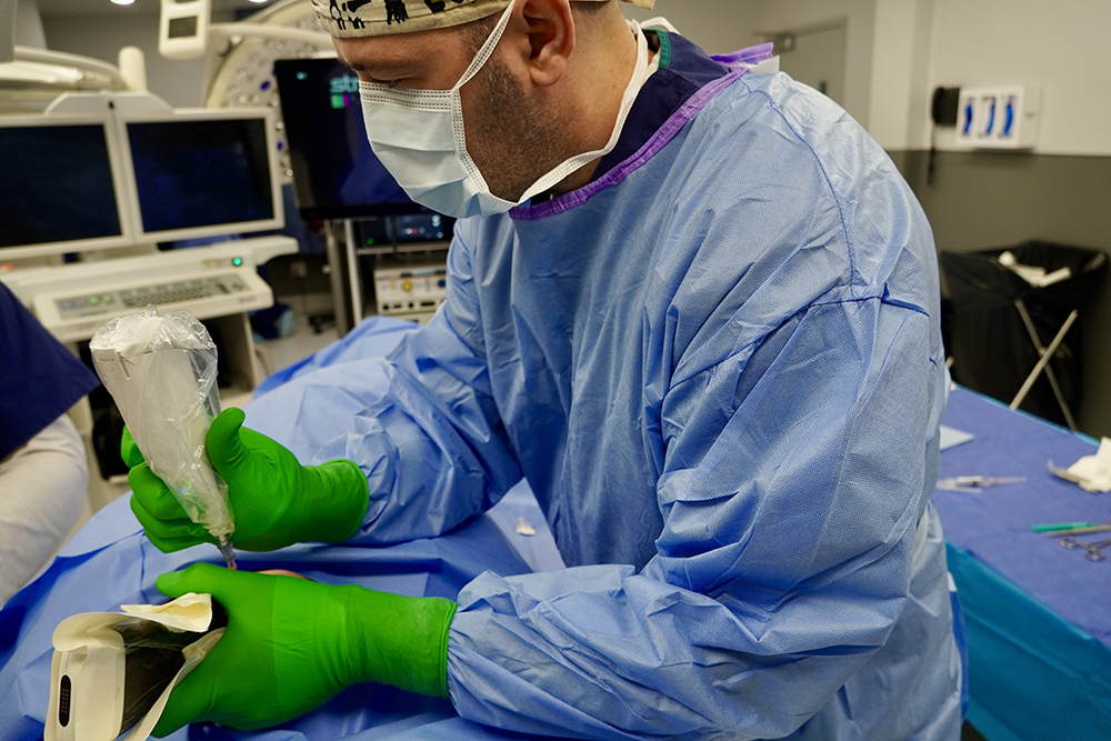 Pain injection supervised by experienced doctor