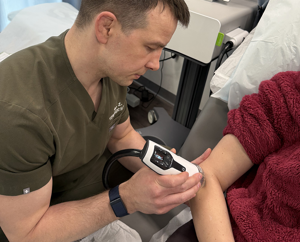 Shock wave therapy on elbow
